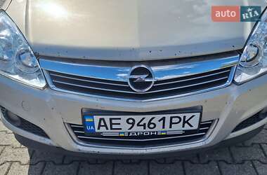 Хэтчбек Opel Astra 2007 в 