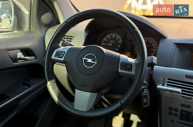 Универсал Opel Astra 2011 в 