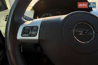 Универсал Opel Astra 2011 в 