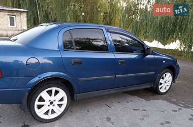 Седан Opel Astra 2005 в 