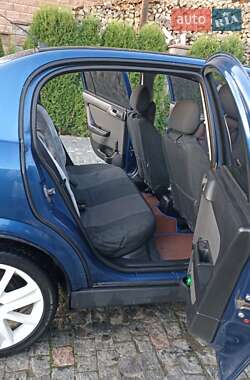 Седан Opel Astra 2005 в 