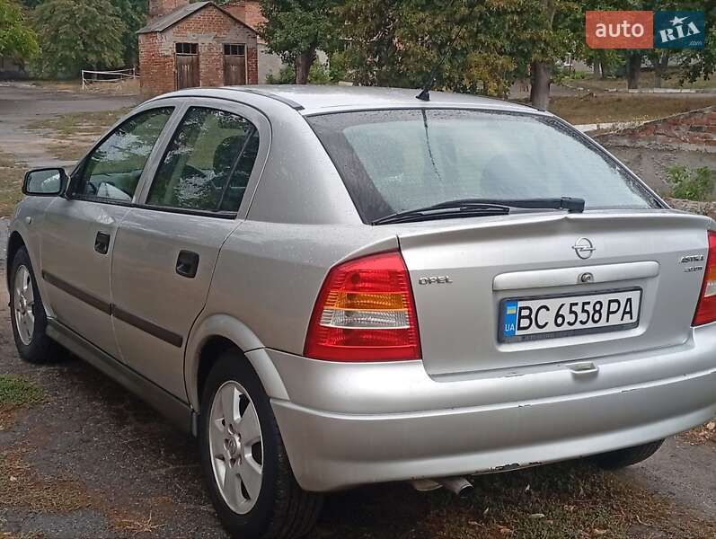 Хэтчбек Opel Astra 2002 в Первомайске