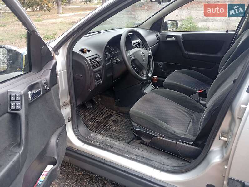 Хэтчбек Opel Astra 2002 в Первомайске