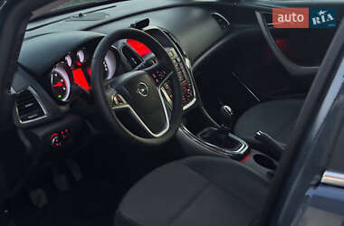 Универсал Opel Astra 2013 в 
