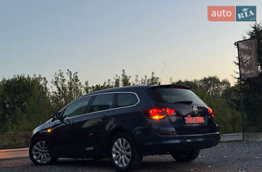 Универсал Opel Astra 2013 в 