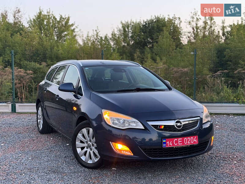 Универсал Opel Astra 2013 в Дрогобыче