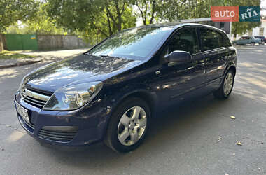 Хетчбек Opel Astra 2006 в Ромнах
