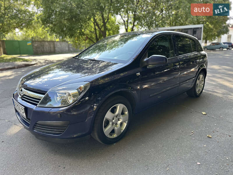 Хэтчбек Opel Astra 2006 в Ромнах
