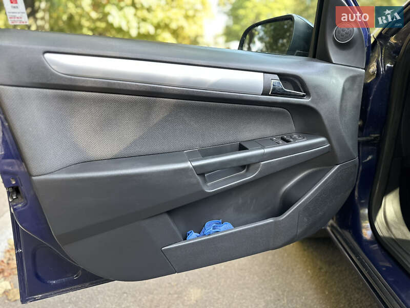 Хэтчбек Opel Astra 2006 в Ромнах