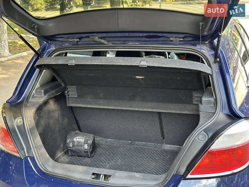 Хэтчбек Opel Astra 2006 в Ромнах