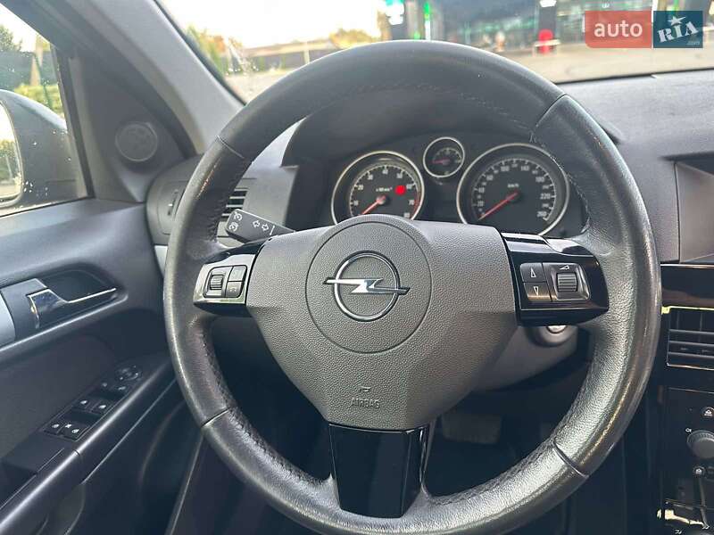 Універсал Opel Astra 2010 в Луцьку