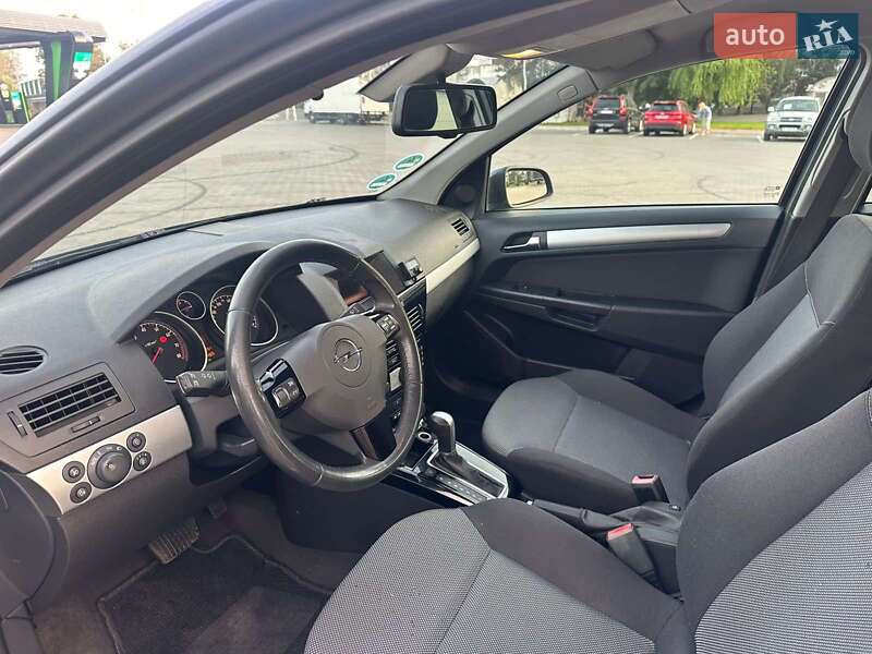 Універсал Opel Astra 2010 в Луцьку
