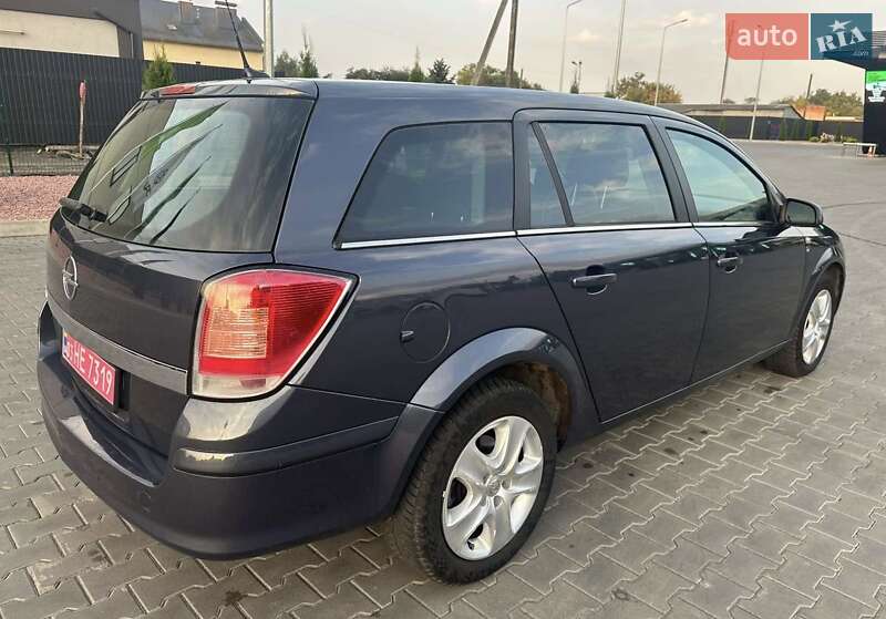 Універсал Opel Astra 2010 в Луцьку