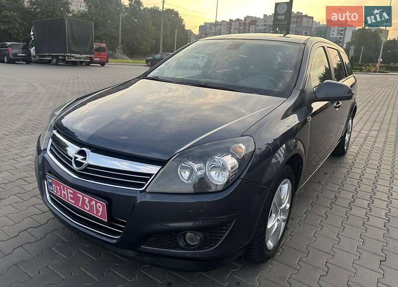 Універсал Opel Astra 2010 в Луцьку