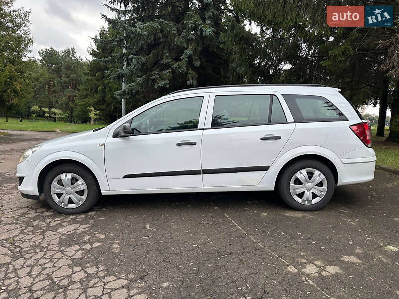 Универсал Opel Astra 2008 в Ровно