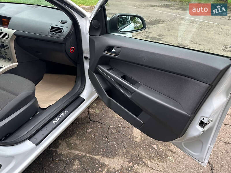 Универсал Opel Astra 2008 в Ровно