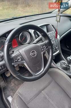 Хэтчбек Opel Astra 2011 в 
