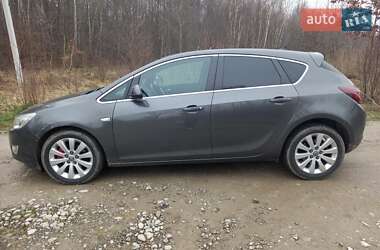 Хэтчбек Opel Astra 2011 в 