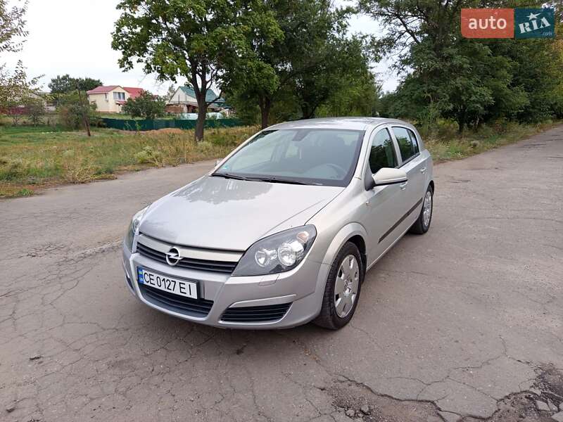 Хэтчбек Opel Astra 2004 в 