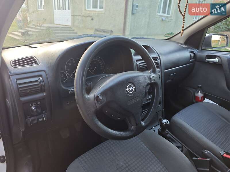 Универсал Opel Astra 2004 в Черновцах