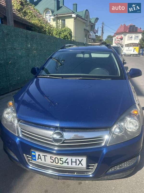 Opel Astra 2011