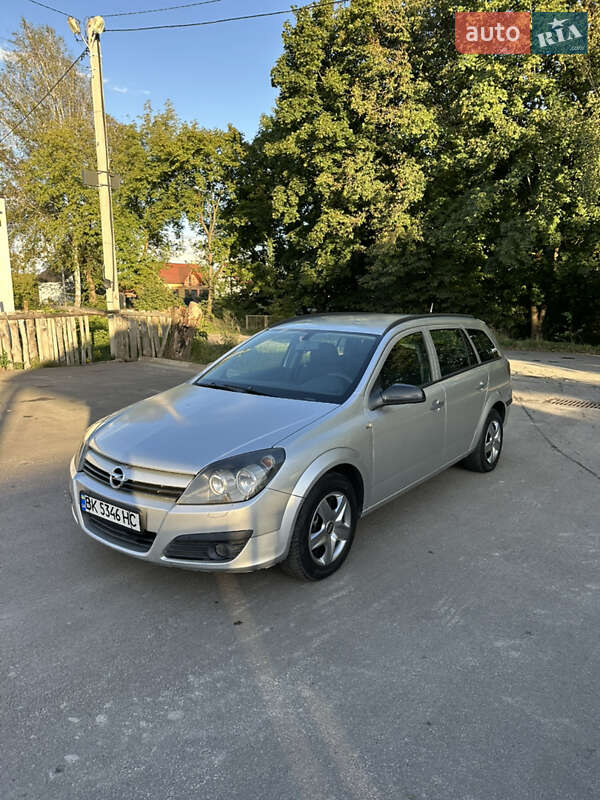 Универсал Opel Astra 2005 в Костополе