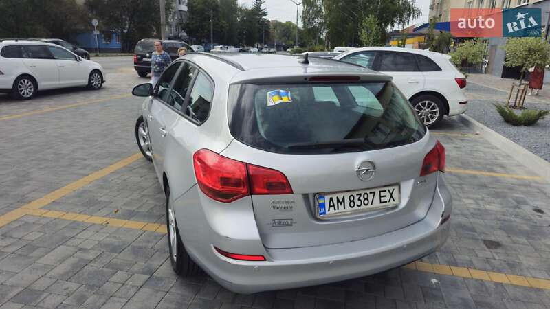 Универсал Opel Astra 2011 в Звягеле