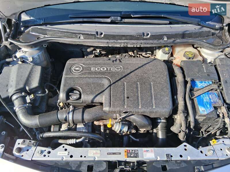 Універсал Opel Astra 2013 в Нововолинську