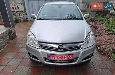 Хэтчбек Opel Astra 2007 в Решетиловке