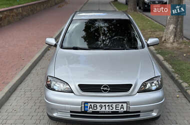 Хэтчбек Opel Astra 2004 в 