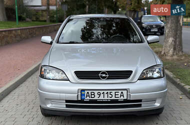 Хэтчбек Opel Astra 2004 в 