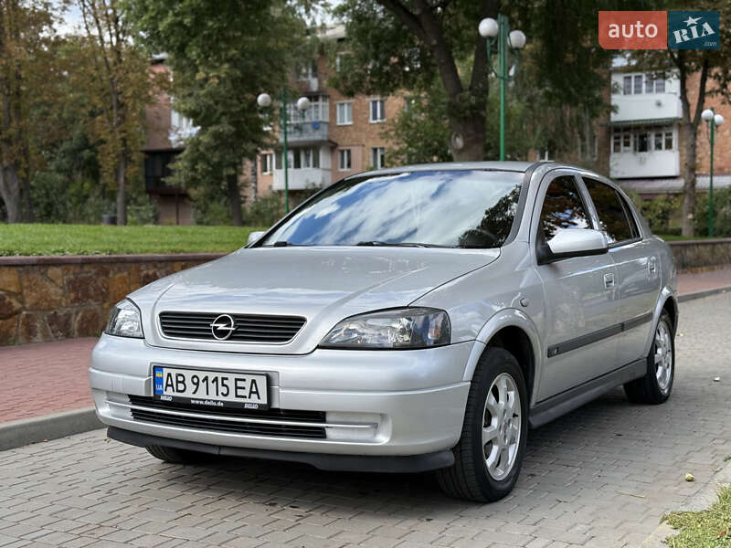 Хэтчбек Opel Astra 2004 в Могилев-Подольске