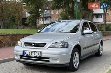 Хэтчбек Opel Astra 2004 в 