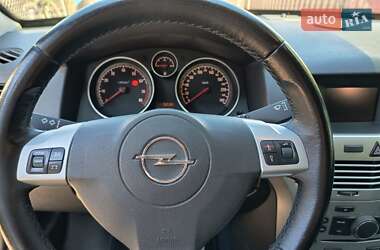 Хэтчбек Opel Astra 2009 в 