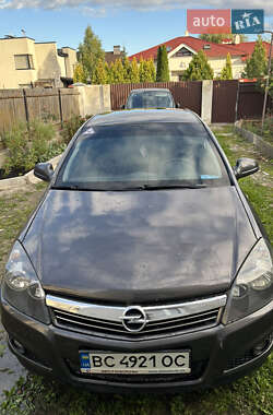 Хэтчбек Opel Astra 2012 в 