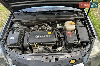 Хэтчбек Opel Astra 2012 в 