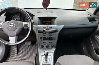 Хэтчбек Opel Astra 2012 в 