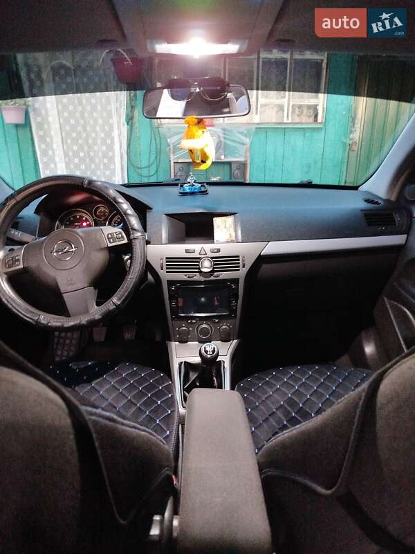Хэтчбек Opel Astra 2004 в Лебедине