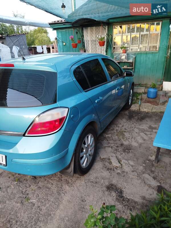 Хэтчбек Opel Astra 2004 в Лебедине