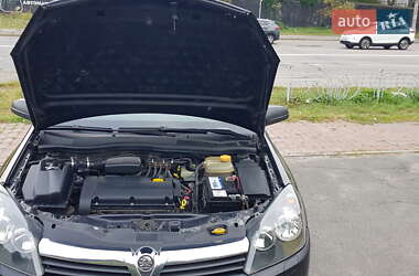 Хэтчбек Opel Astra 2005 в 
