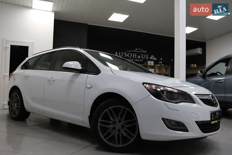 Универсал Opel Astra 2013 в Дрогобыче