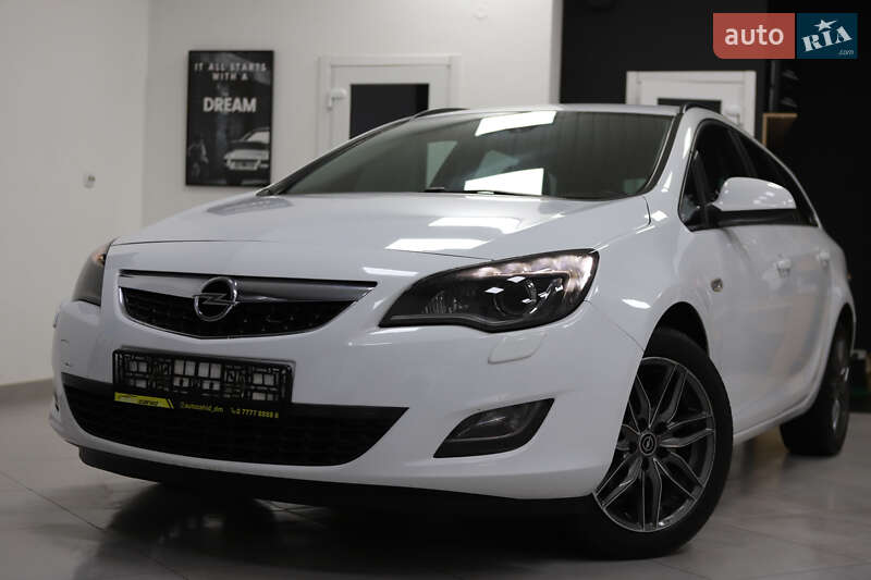 Универсал Opel Astra 2013 в Дрогобыче