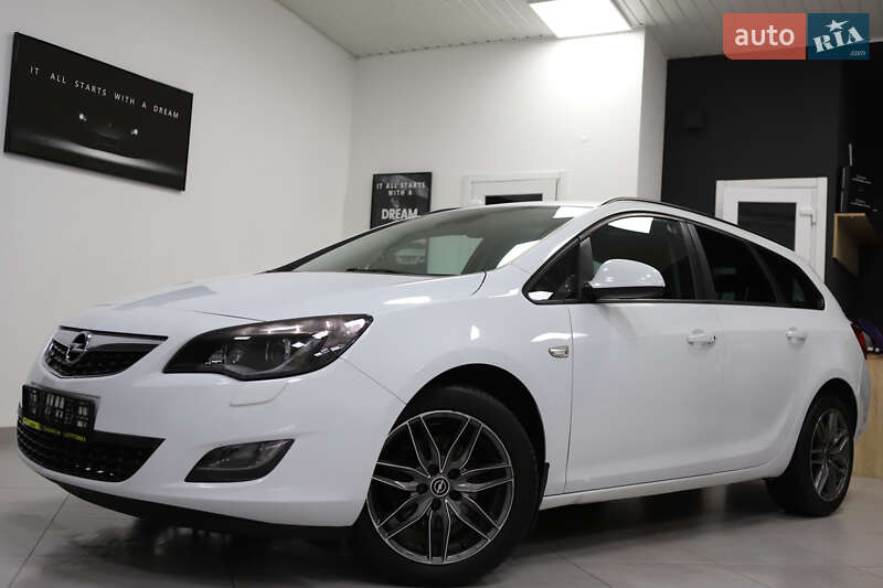 Универсал Opel Astra 2013 в Дрогобыче