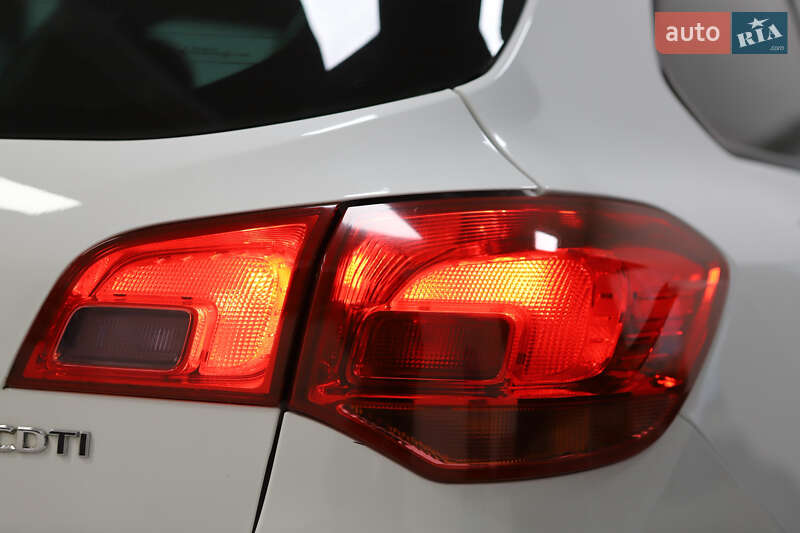 Универсал Opel Astra 2013 в Дрогобыче