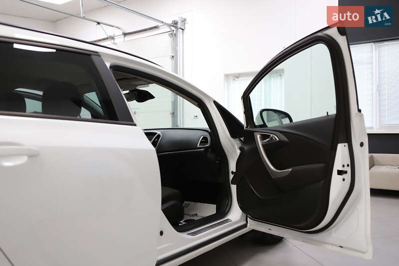 Универсал Opel Astra 2013 в Дрогобыче