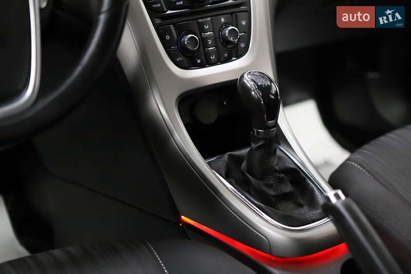 Универсал Opel Astra 2013 в Дрогобыче