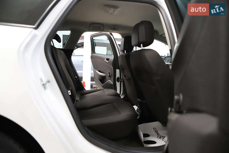 Универсал Opel Astra 2013 в Дрогобыче