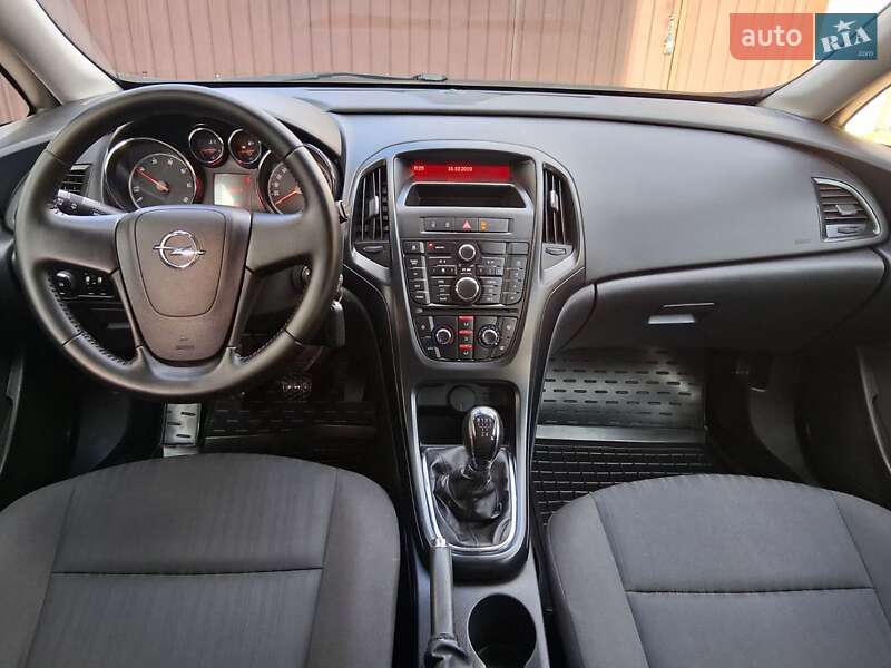 Универсал Opel Astra 2011 в Харькове