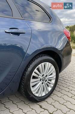 Универсал Opel Astra 2011 в 