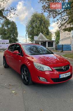Хэтчбек Opel Astra 2010 в 